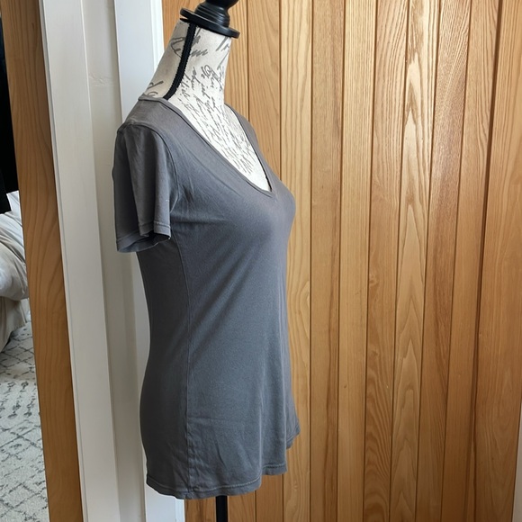 NWOT Groceries Apparel, Perfect V-Neck Tee. Organic Cotton. Grey. Small - Picture 3 of 11